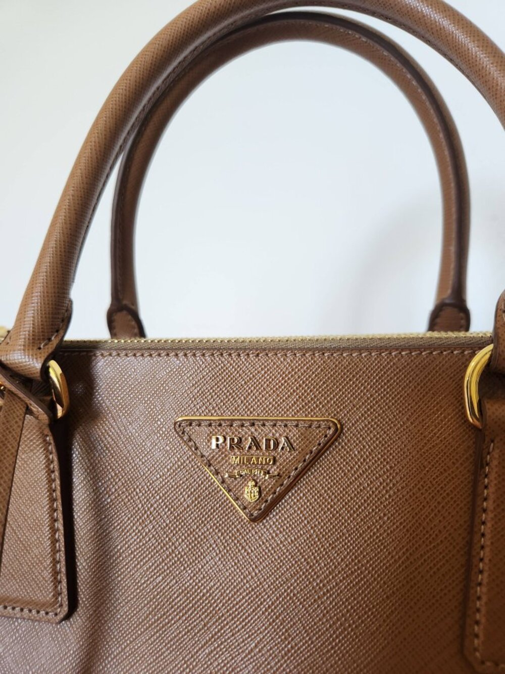 New Prada Brown Saffiano Lux Leather  Double Zip Tote - Picture 5 of 15